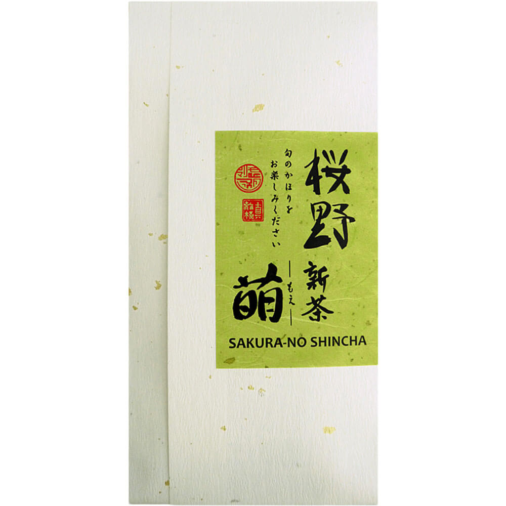 Verpackung des Sakura No Shincha Moe 2025 – edle japanische Teeverpackung mit grünem Etikett und japanischer Kalligraphie