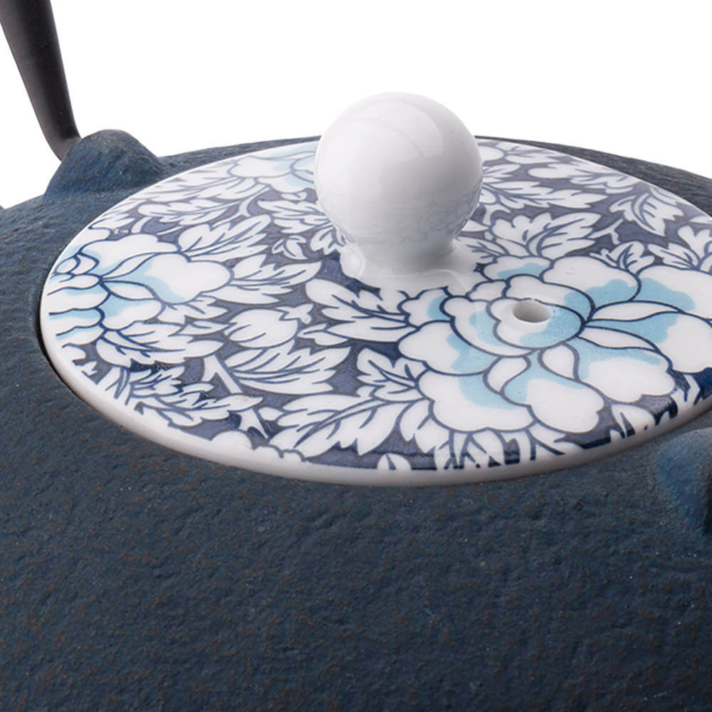 Teekanne Gusseisen Yantai blau mit Porzellandeckel Detail 1