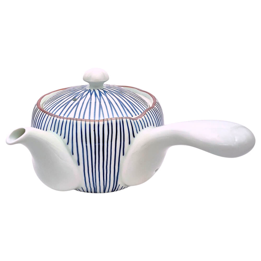 Große Kyusu aus Arita-Porzellan mit feinem blauem Streifendekor und Deckel, Vorderansicht