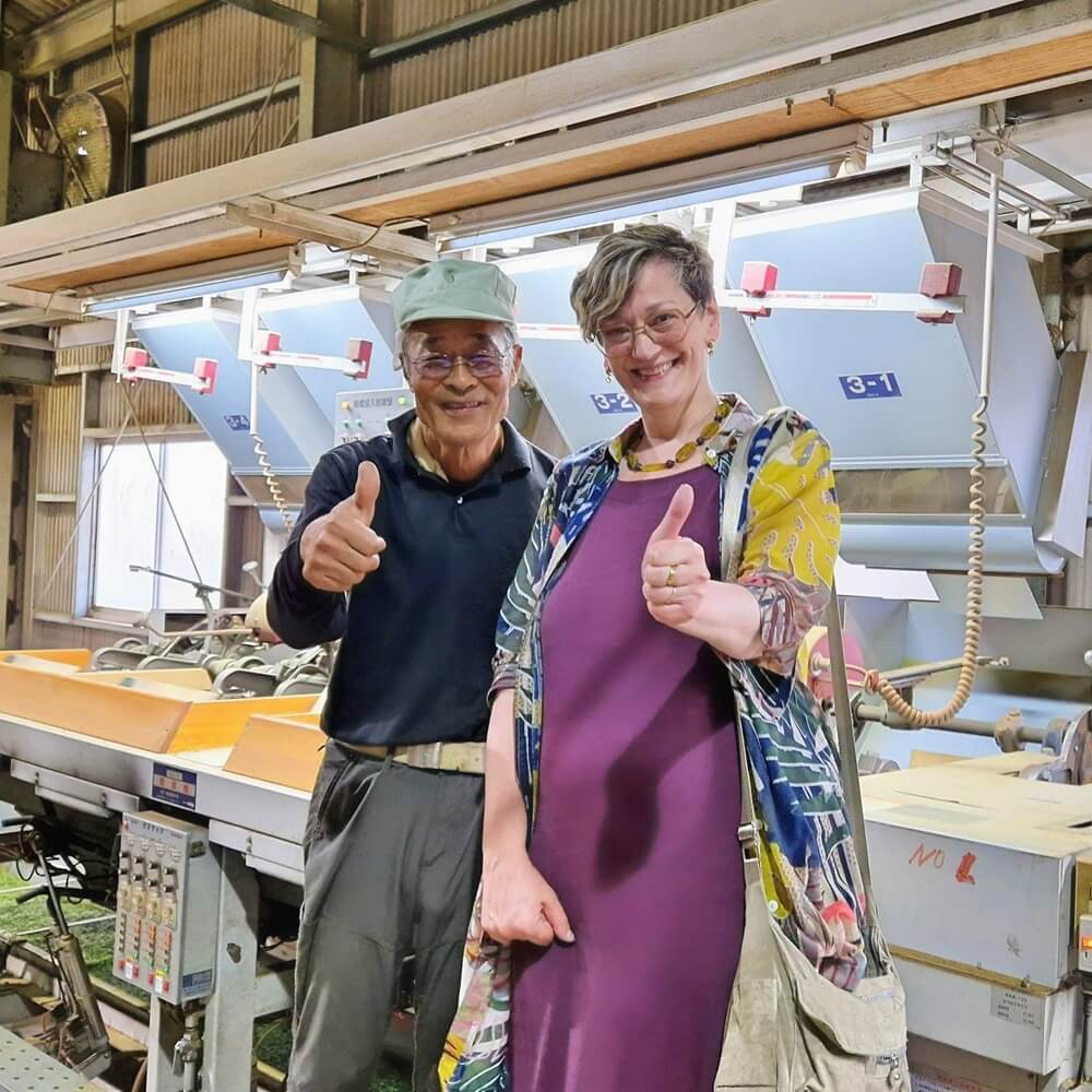 Ein Bild vom Besuch bei den Produzenten des Morimoto Tokujou Sencha in Japan mit Shigeru Morimoto und Michaele Moosbrugger