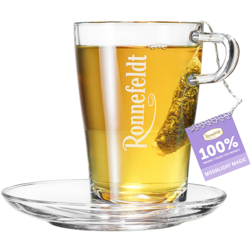 Ronnefeldt Moonlight Magic bio Kräutertee im Glas mit Premium Teebeutel und hellem Aufguss