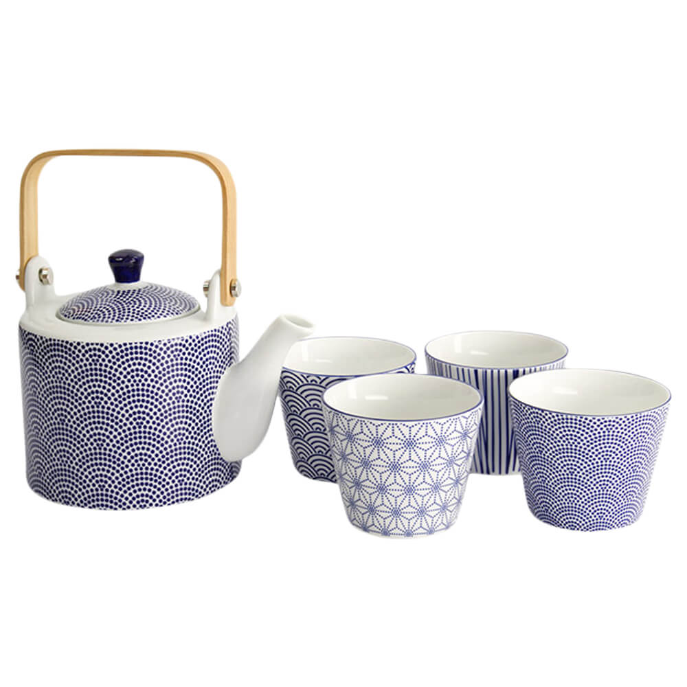 Japanisches Teeset Nippon Blue von Tokyo Design Studio mit Teekanne und vier Tassen im traditionellen Blau-Weiß-Dekor